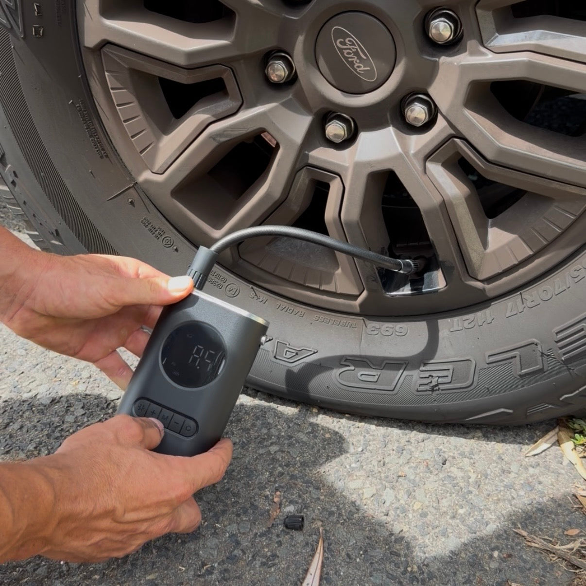 OC Roadside Air Pump – Portable Digital Tyre Inflator